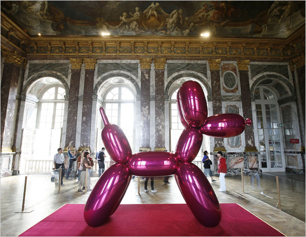 Jeff Koons "Balloon Dog" sculpture at Versailles