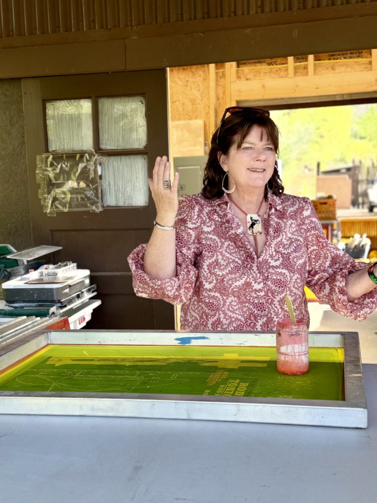 Artist Maura Allen in her element: a pop-up, outdoor studio